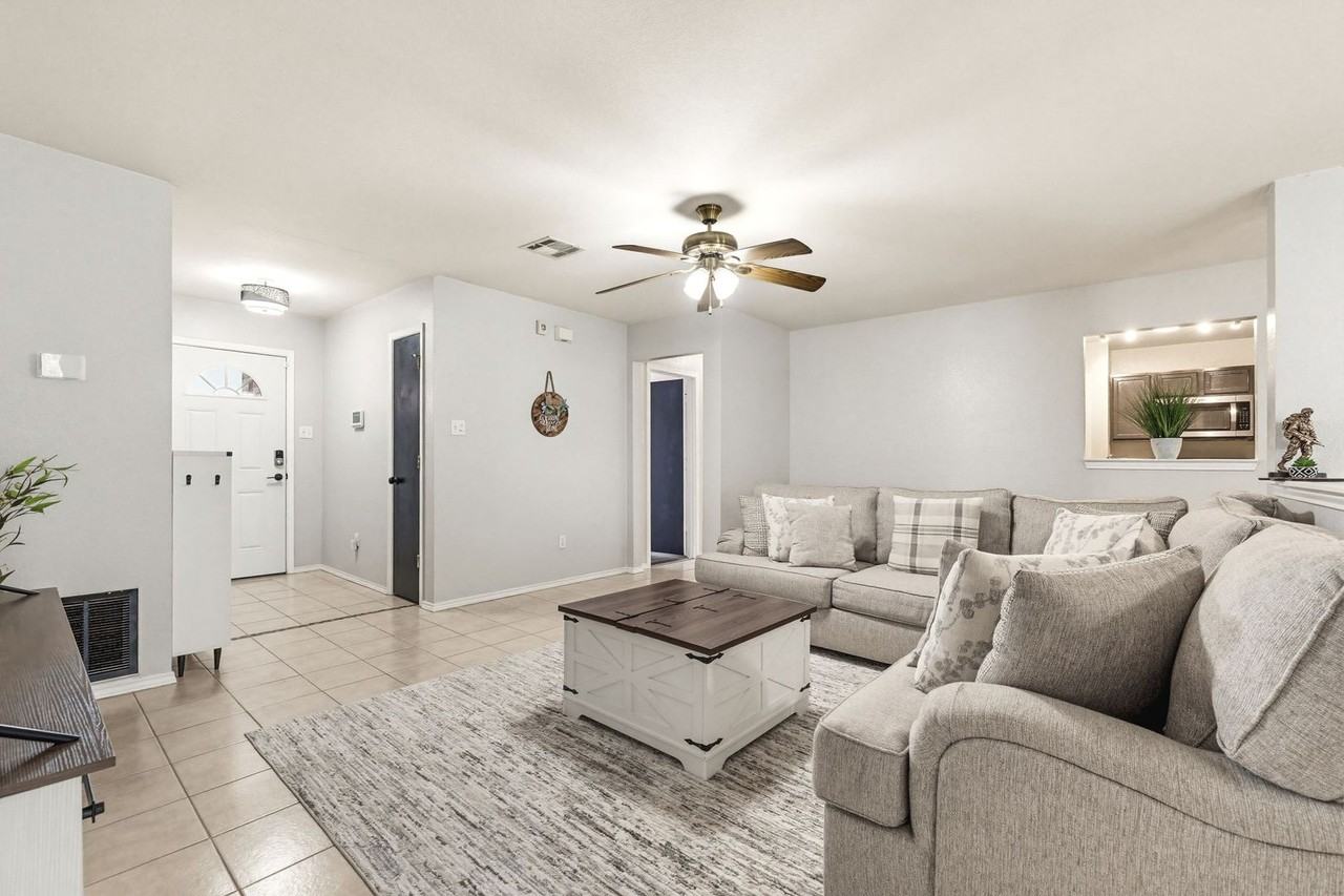 2607 Thoroughbred Dr - Photo 3 of 17