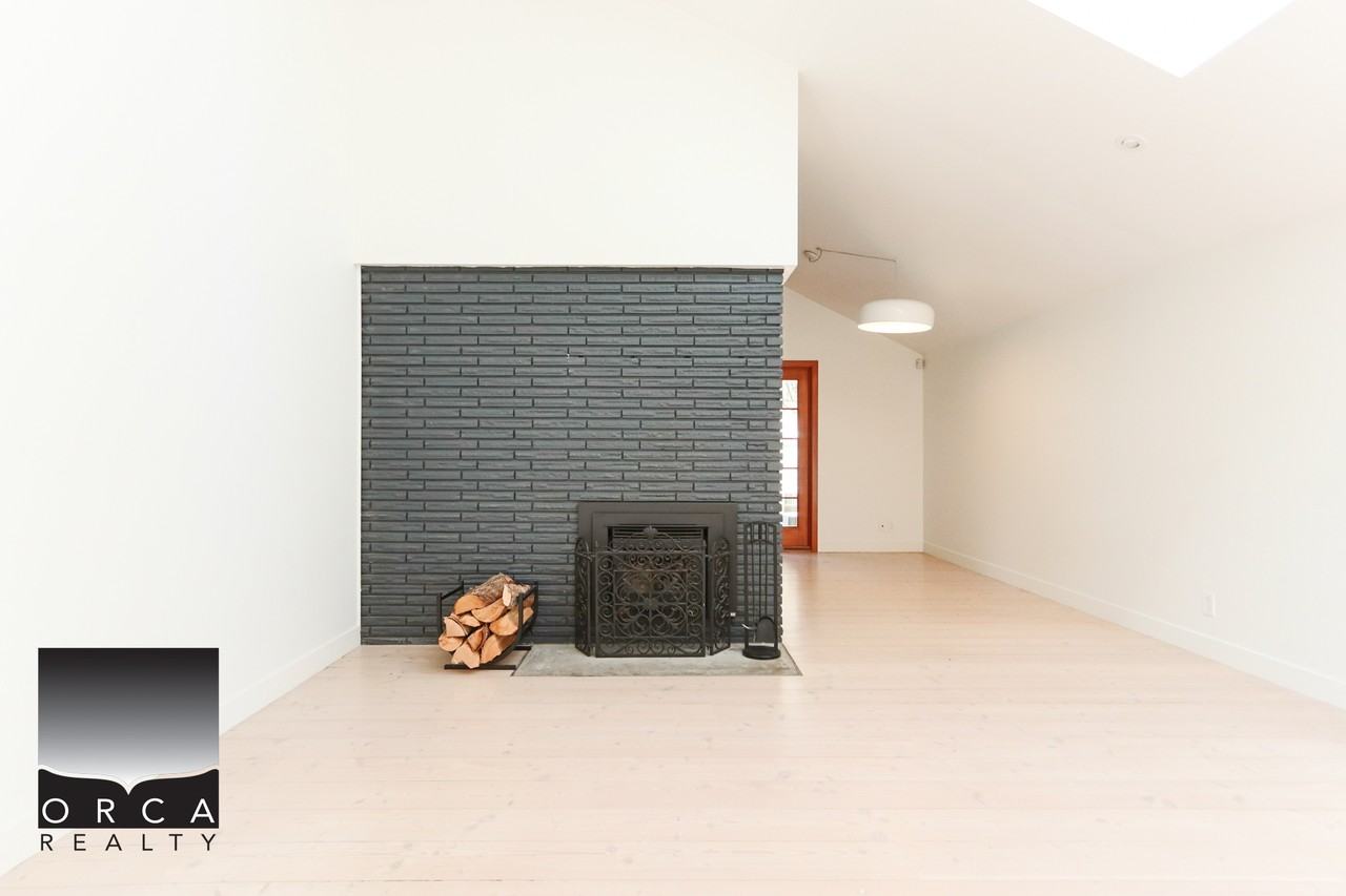 466 Brand St - Photo 3 of 30