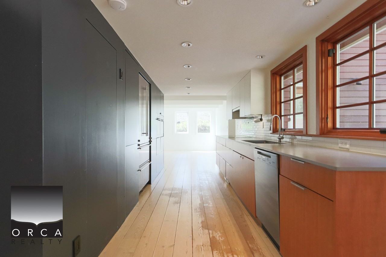 466 Brand St - Photo 7 of 30