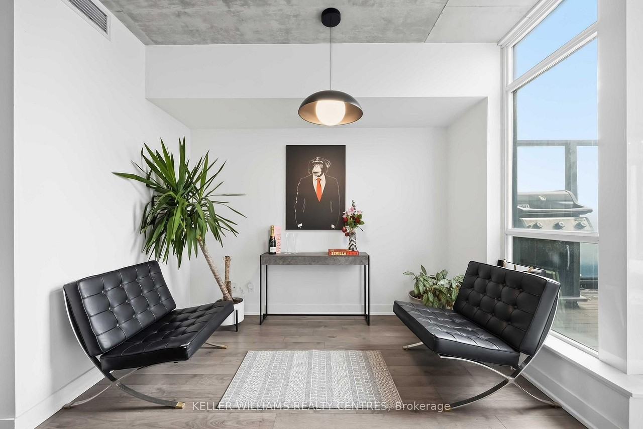 Dundas St E - Photo 4 of 13