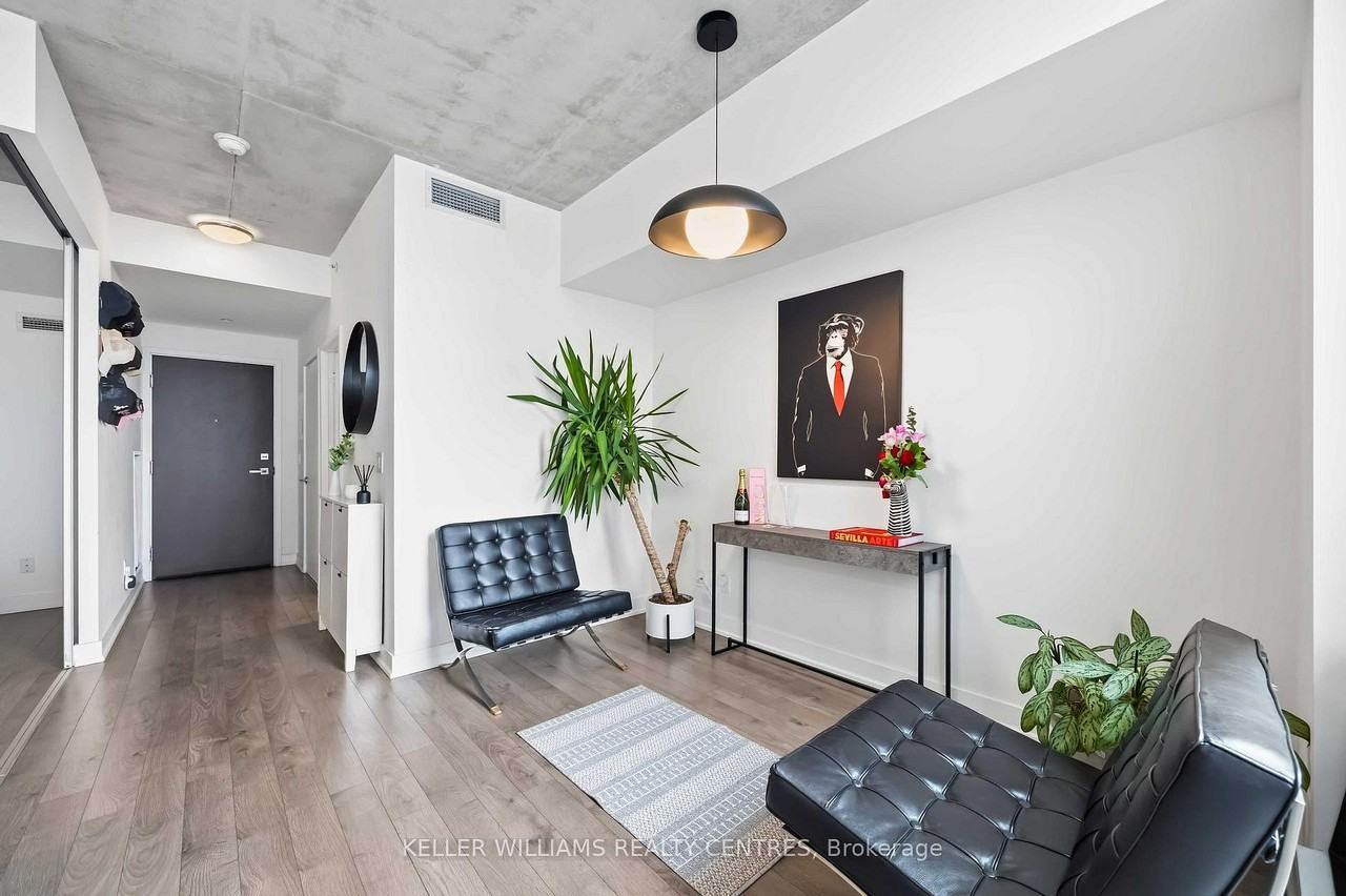 Dundas St E - Photo 5 of 13