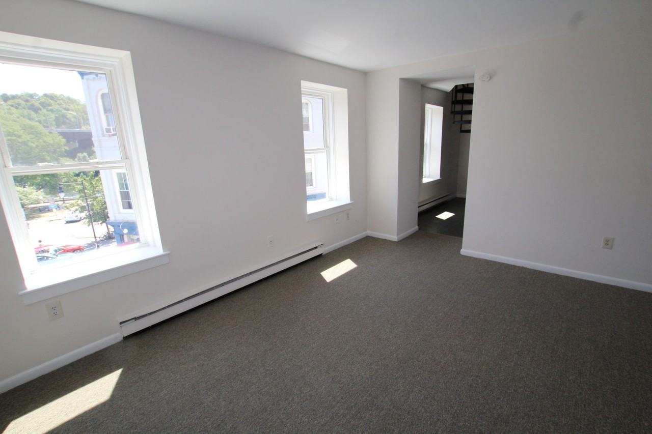 11 Broadway - Photo 4 of 12