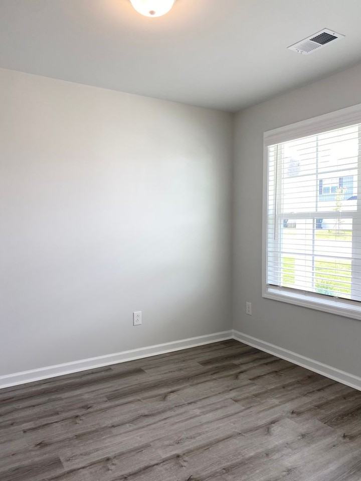 1642 Farshaw Way - Photo 3 of 26