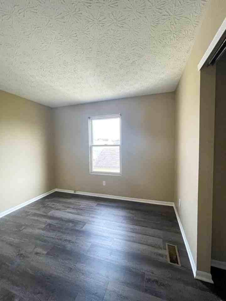 3646 Roll Call Dr - Photo 2 of 15