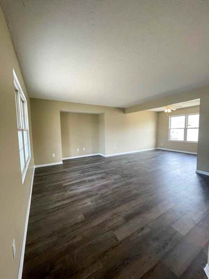 3646 Roll Call Dr - Photo 3 of 15