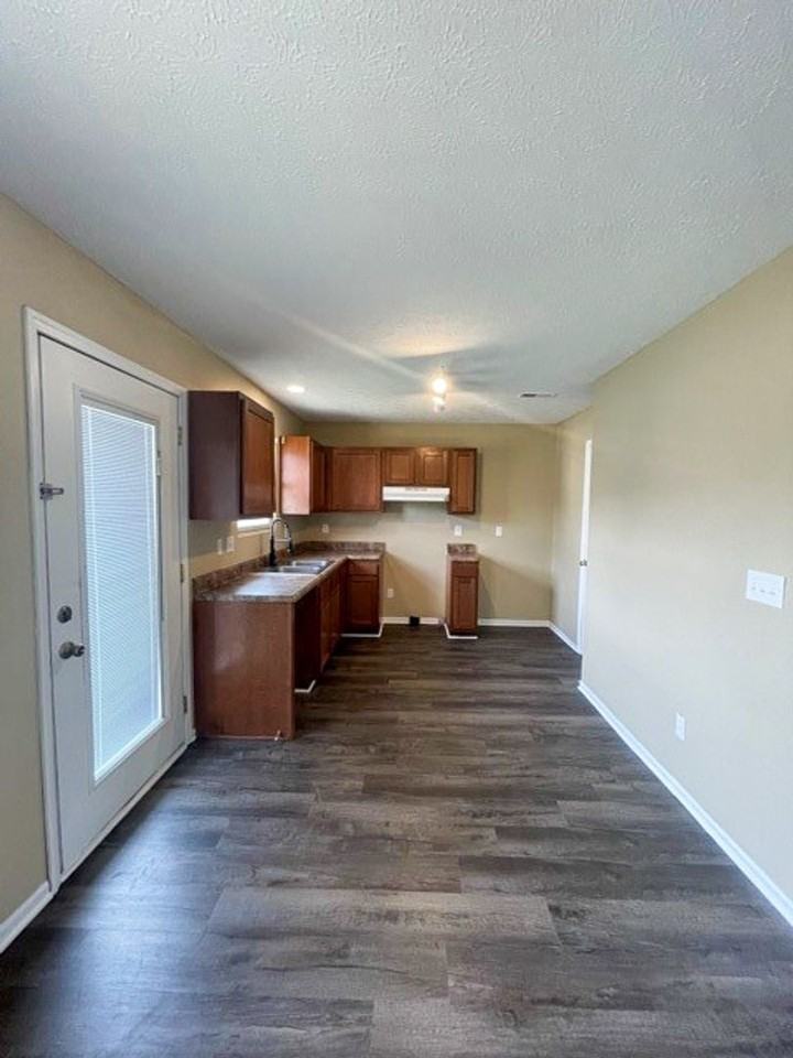 3646 Roll Call Dr - Photo 4 of 15