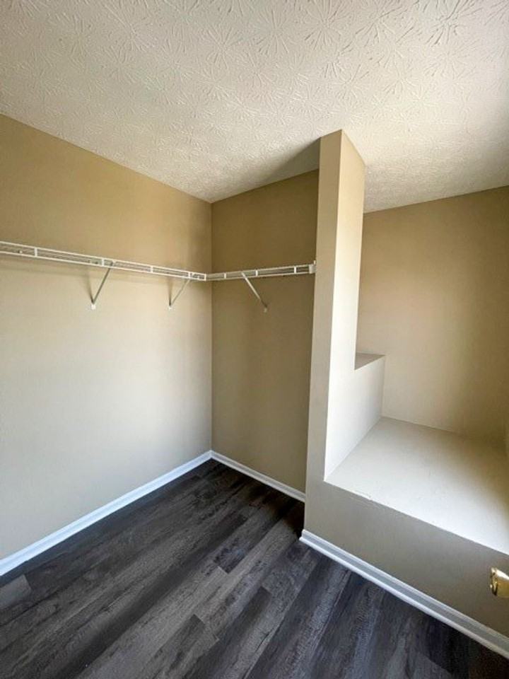 3646 Roll Call Dr - Photo 7 of 15