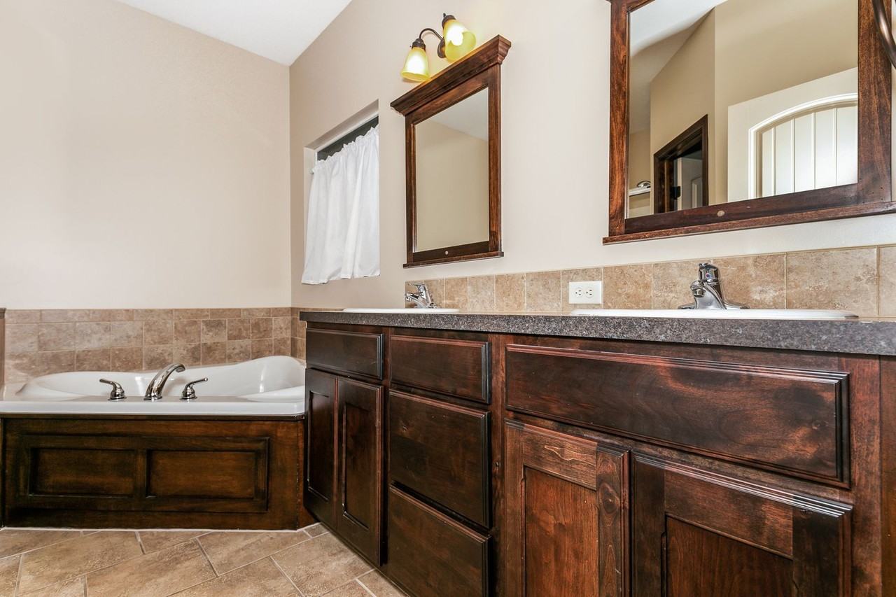 3056 N Rough Creek Rd - Photo 4 of 10