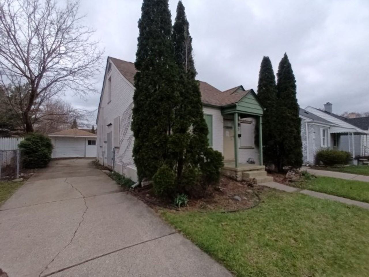 6175 Marseilles St - Photo 2 of 17