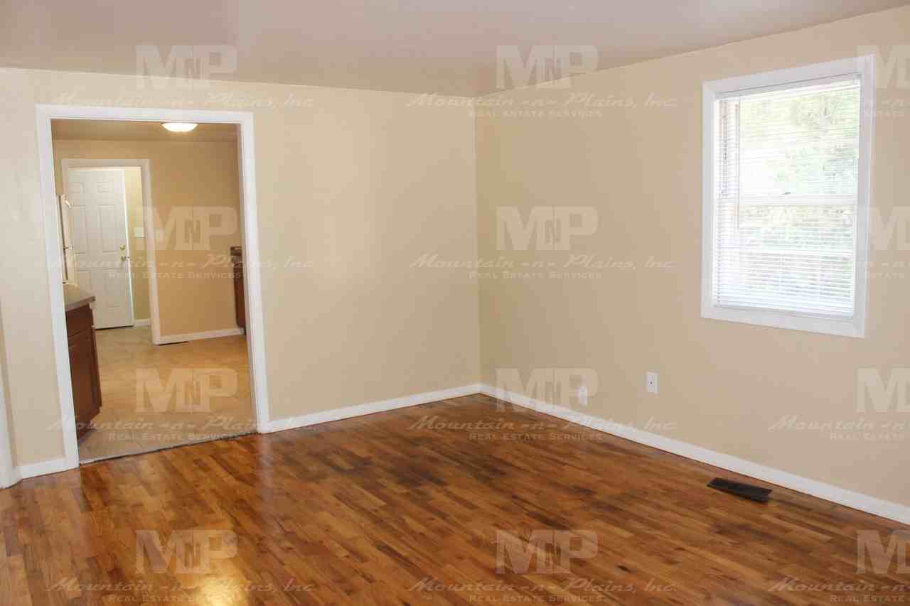 216 Clover Ln - Photo 2 of 12