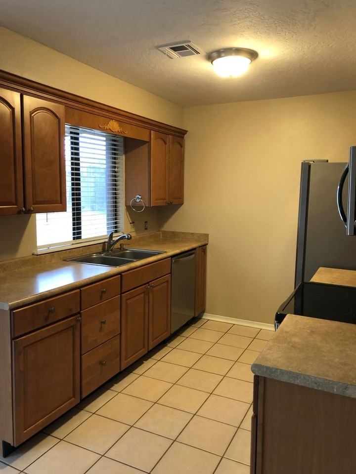 1405 Se Hillcrest Ave - Photo 7 of 26