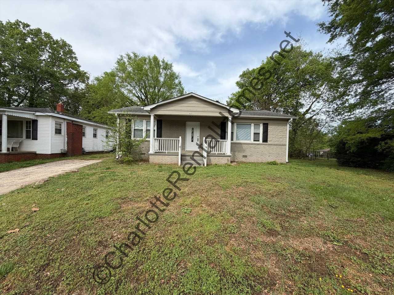 266 Georgia St Sw - Photo 2 of 9