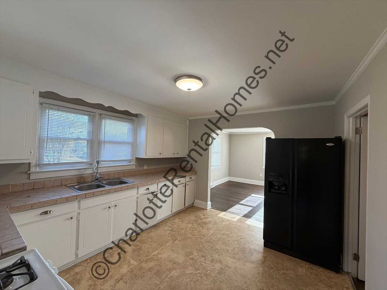 266 Georgia St Sw - Photo 5 of 9