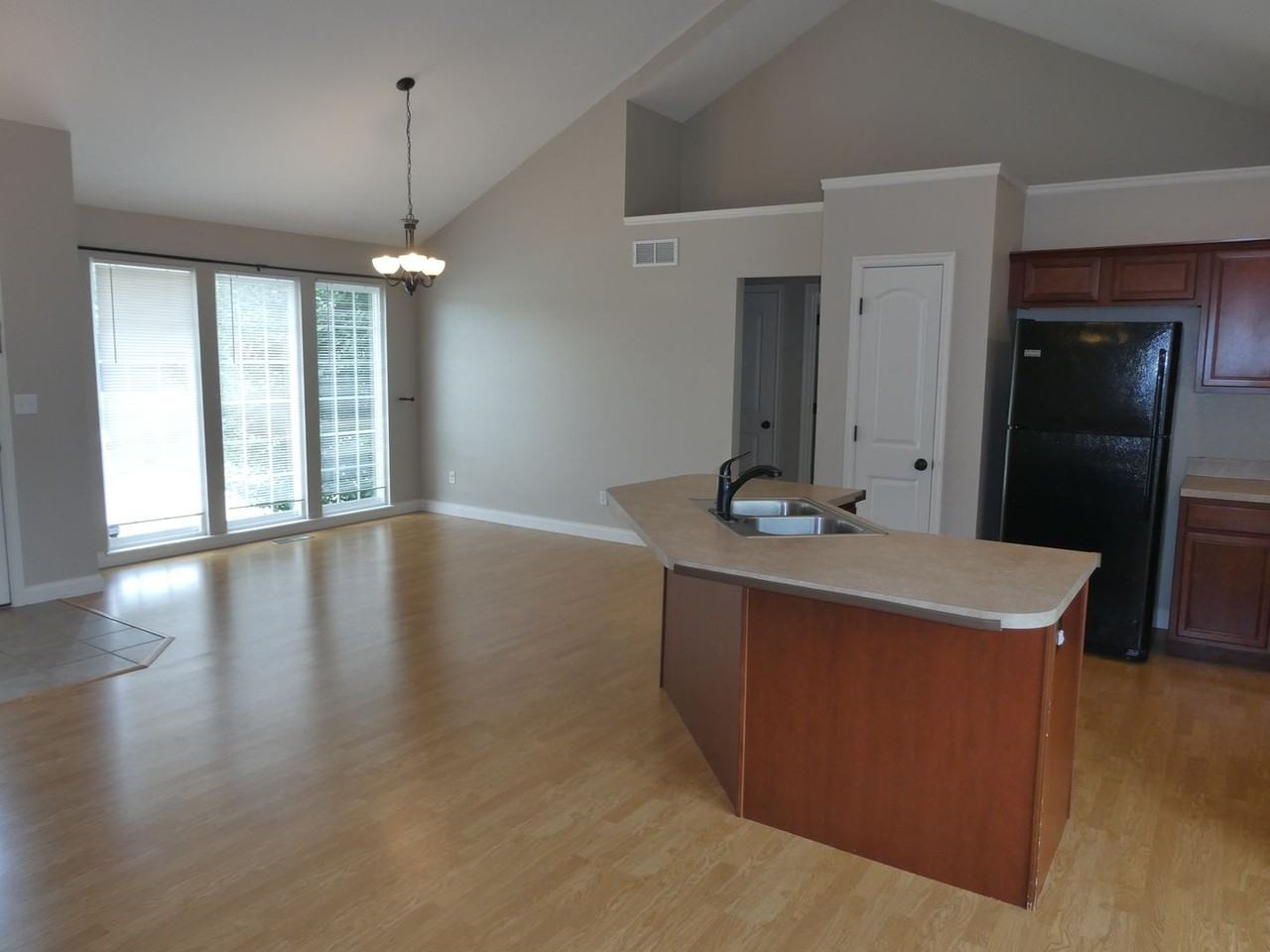 2208 Limestone Ave - Photo 3 of 24