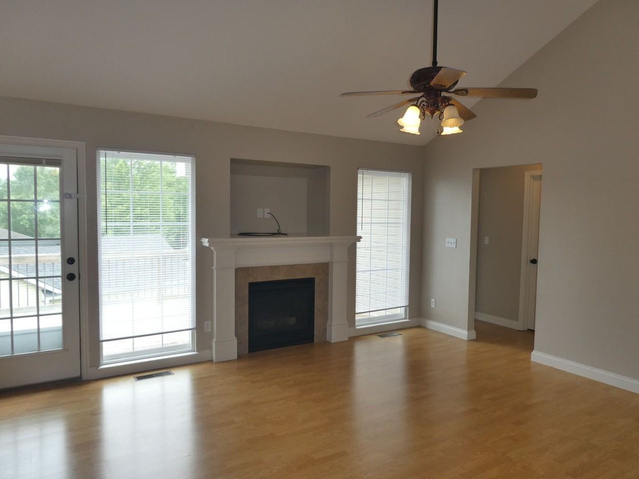 2208 Limestone Ave - Photo 5 of 24