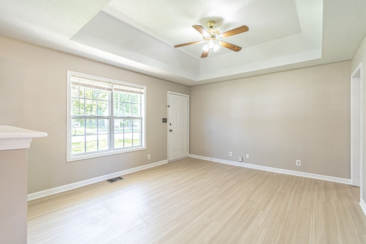 1811 Harbor Dr - Photo 3 of 24