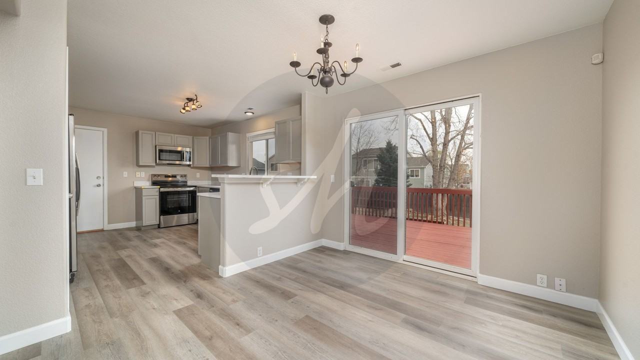 6433 Aquatic Cir - Photo 4 of 19