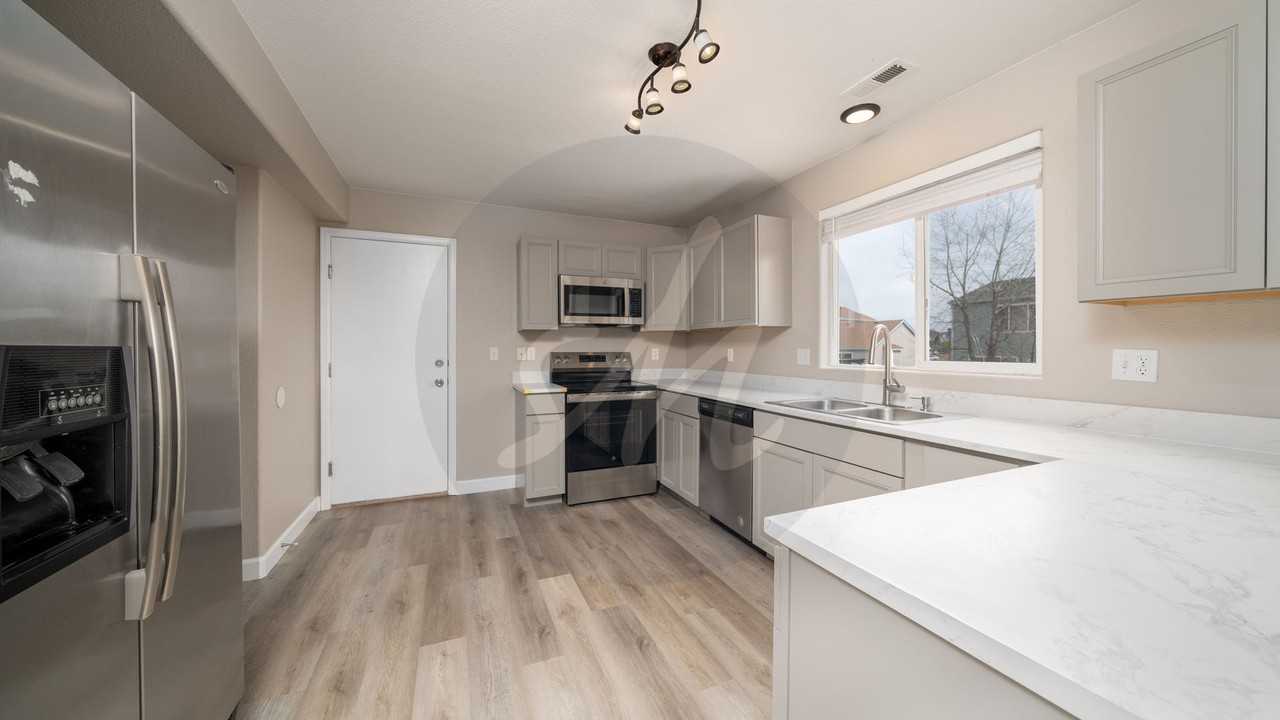 6433 Aquatic Cir - Photo 5 of 19