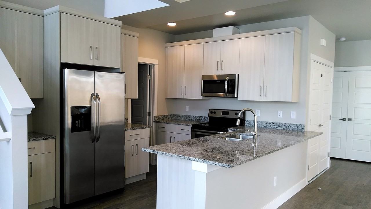 2221 Mackinac St - Photo 3 of 9