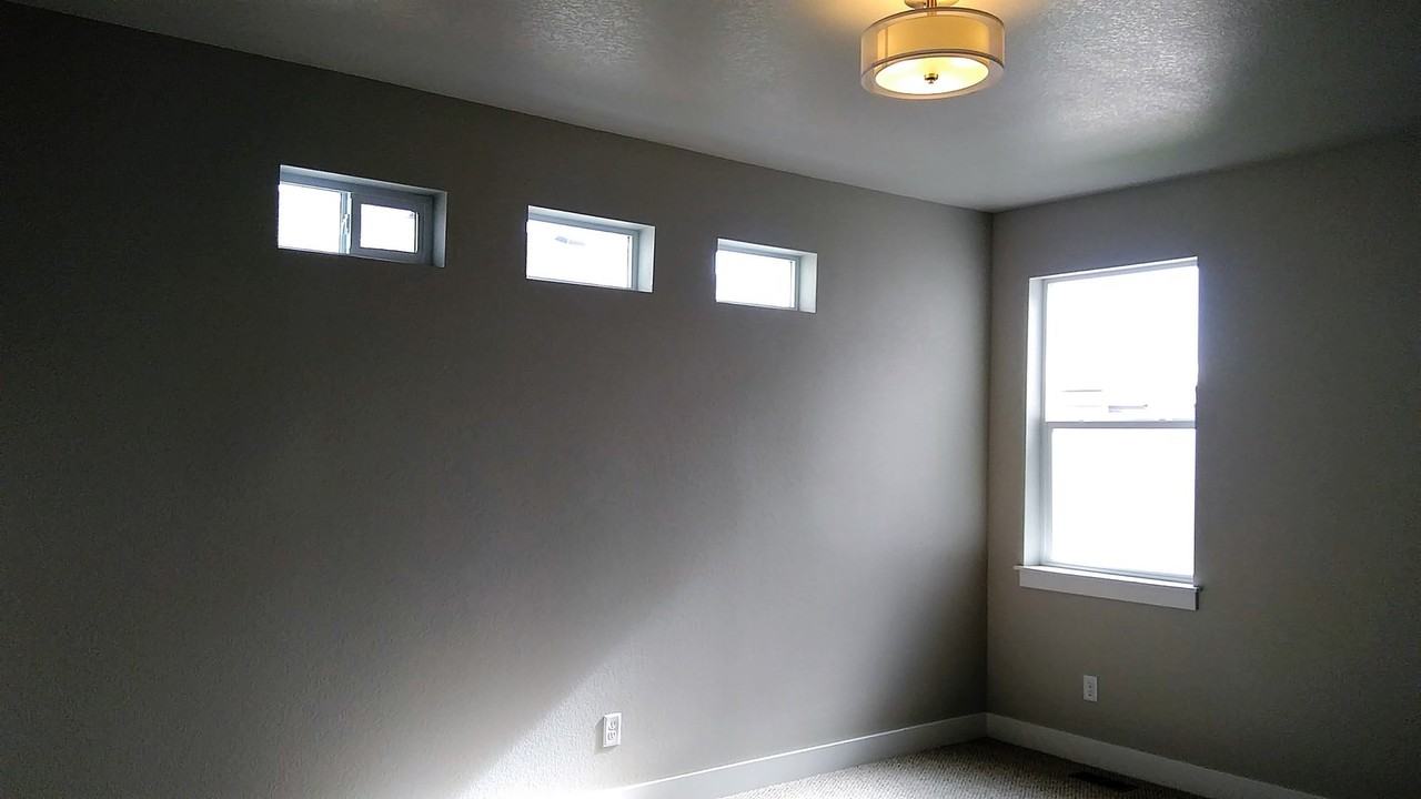 2221 Mackinac St - Photo 4 of 9