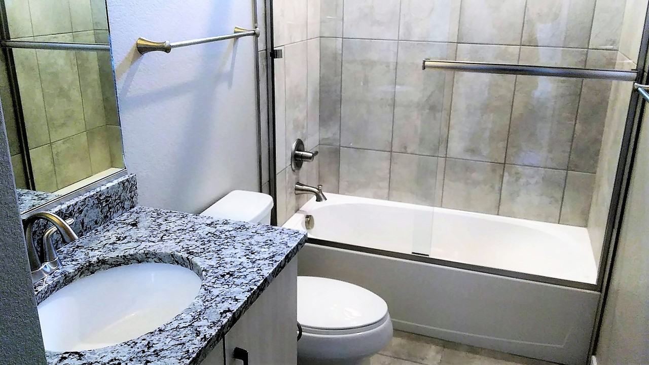 2221 Mackinac St - Photo 7 of 9