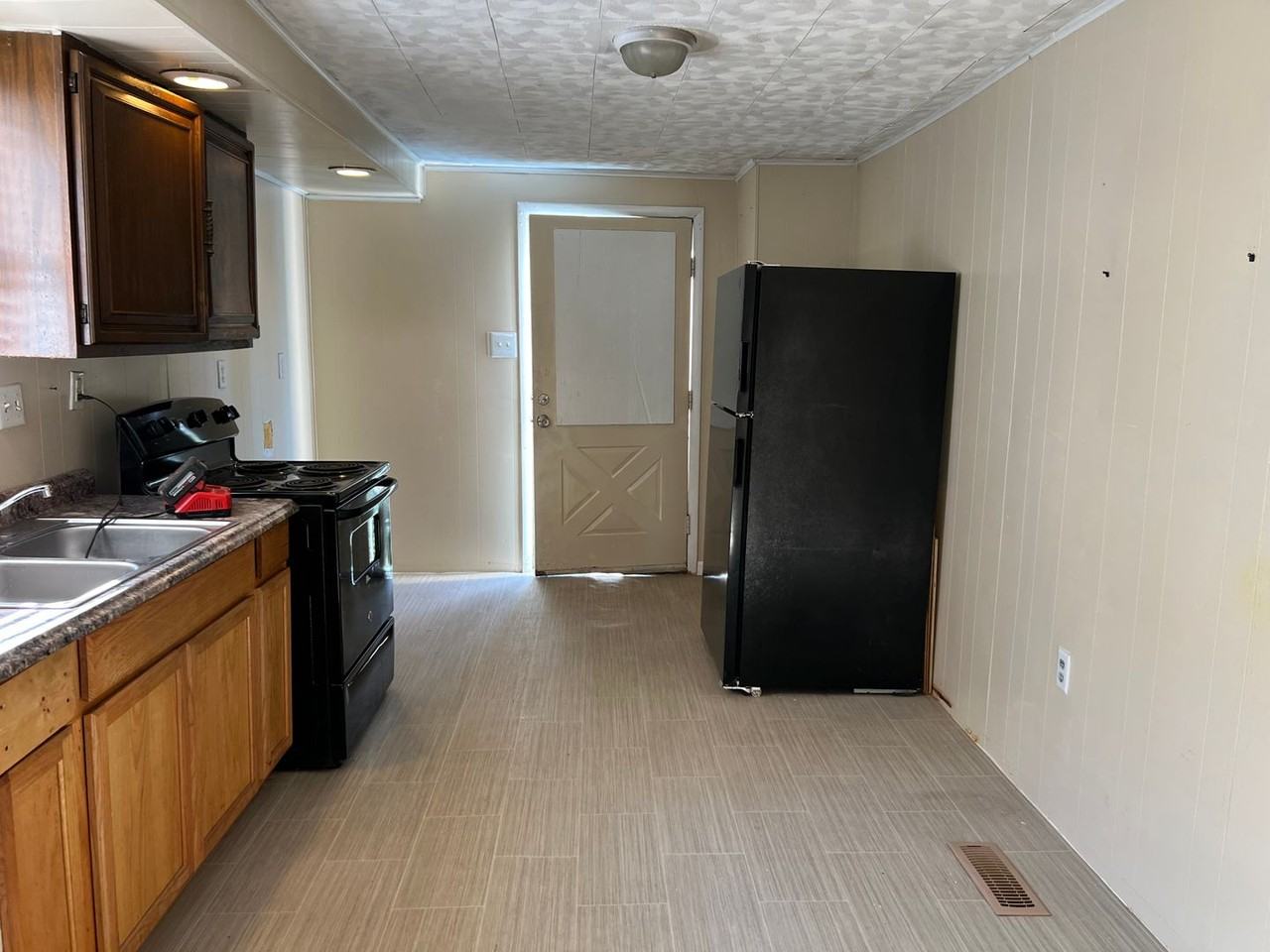 564 Salem Ave - Photo 5 of 16