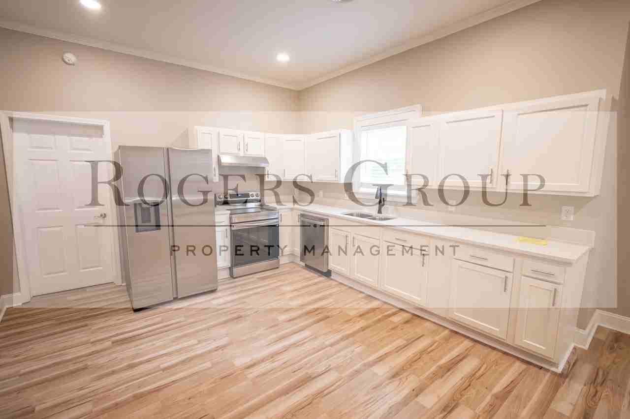 318 Bowen St - Photo 2 of 8