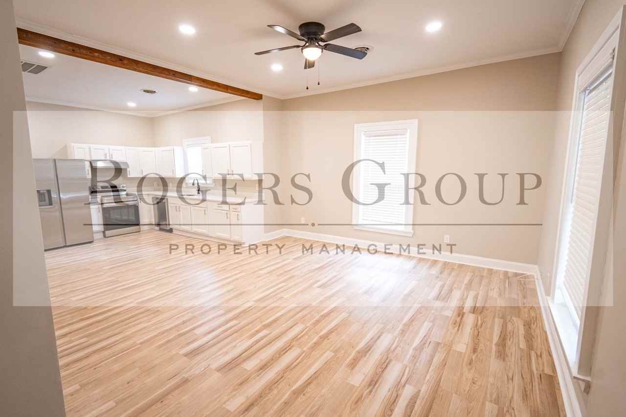 318 Bowen St - Photo 3 of 8