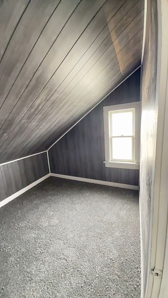 1807 S Walnut St - Photo 3 of 5