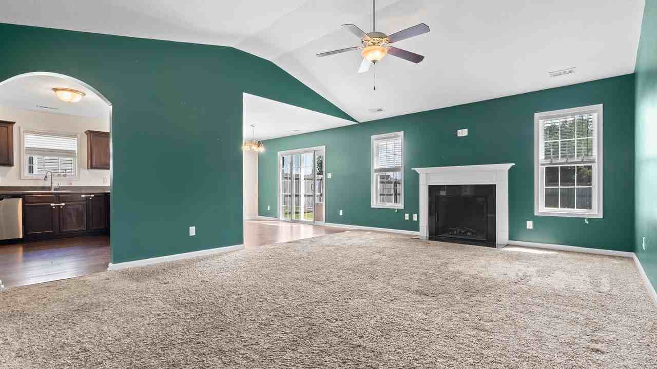 137 Cavalier Dr - Photo 3 of 16