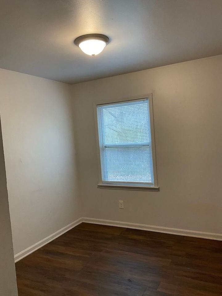 Chesterfield Gardens Apartments - Photo 3 of 22