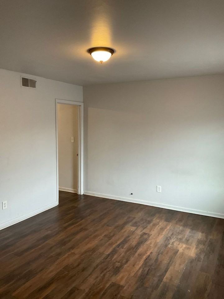 Chesterfield Gardens Apartments - Photo 4 of 22