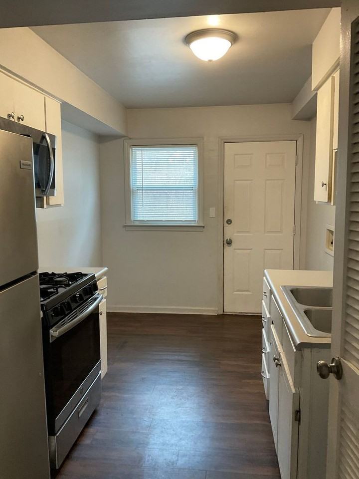 Chesterfield Gardens Apartments - Photo 5 of 22