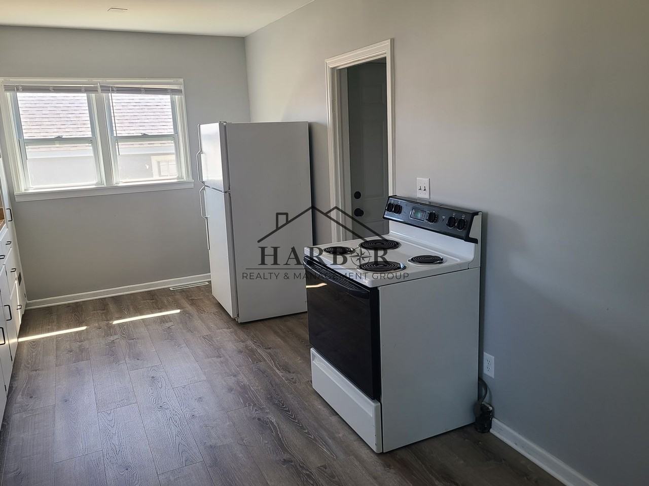 1204 1st Ave Ne - Photo 2 of 20