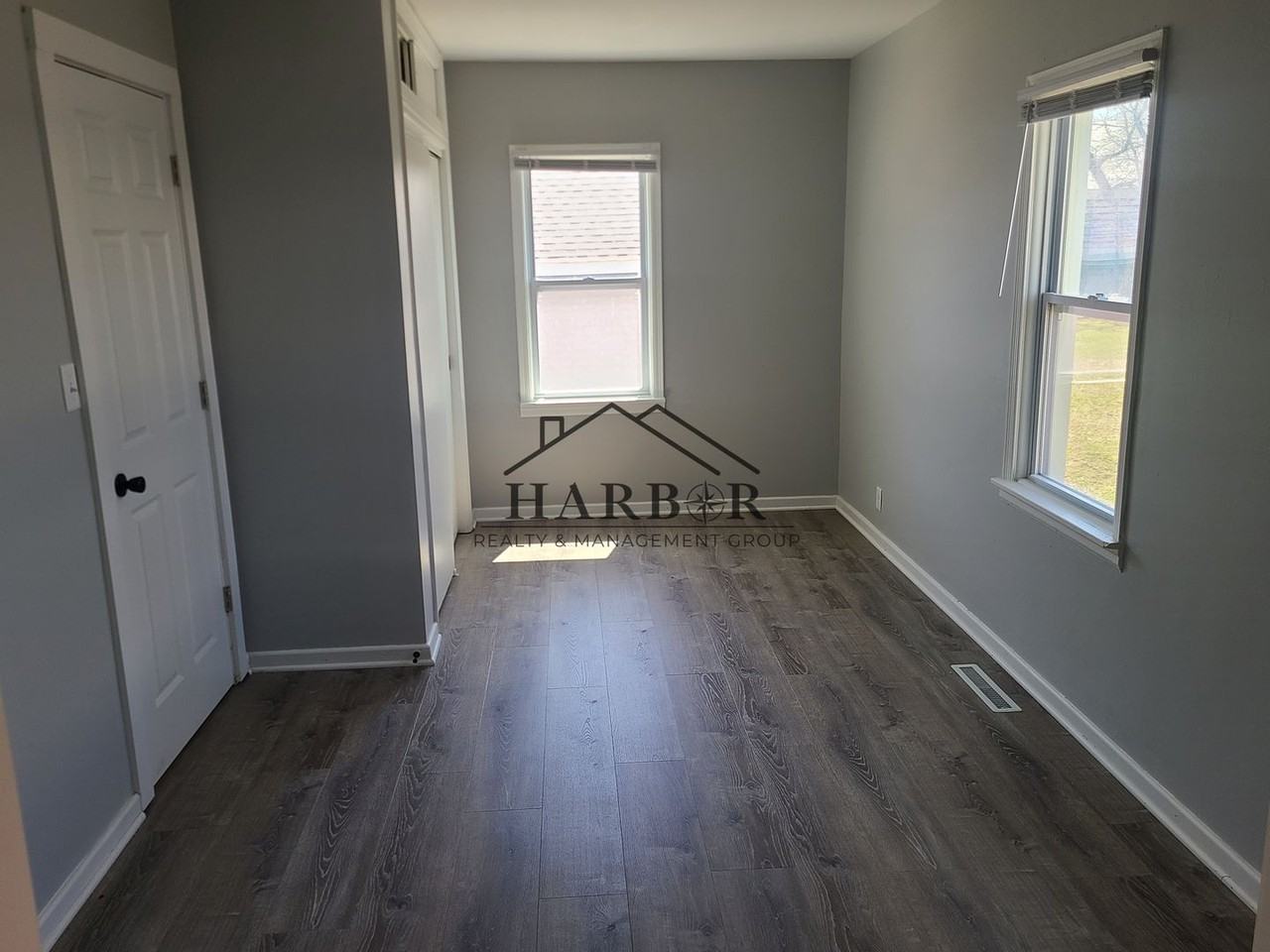 1204 1st Ave Ne - Photo 4 of 20