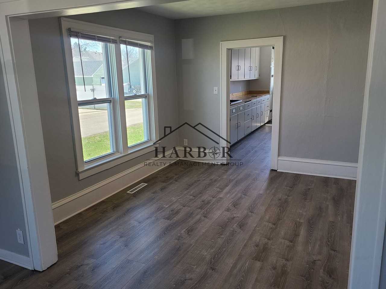 1204 1st Ave Ne - Photo 5 of 20