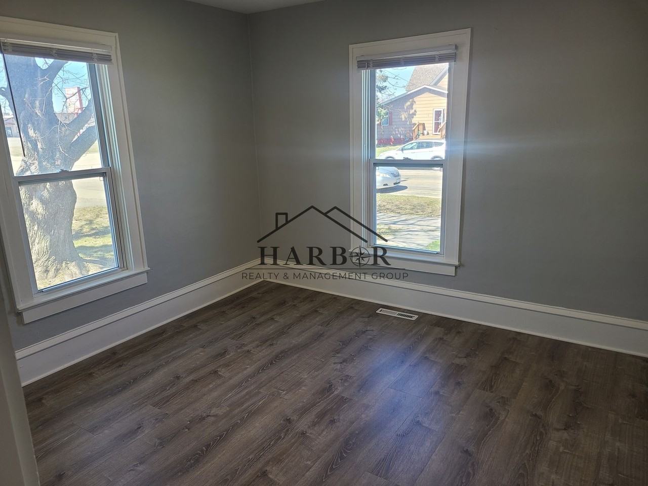 1204 1st Ave Ne - Photo 6 of 20