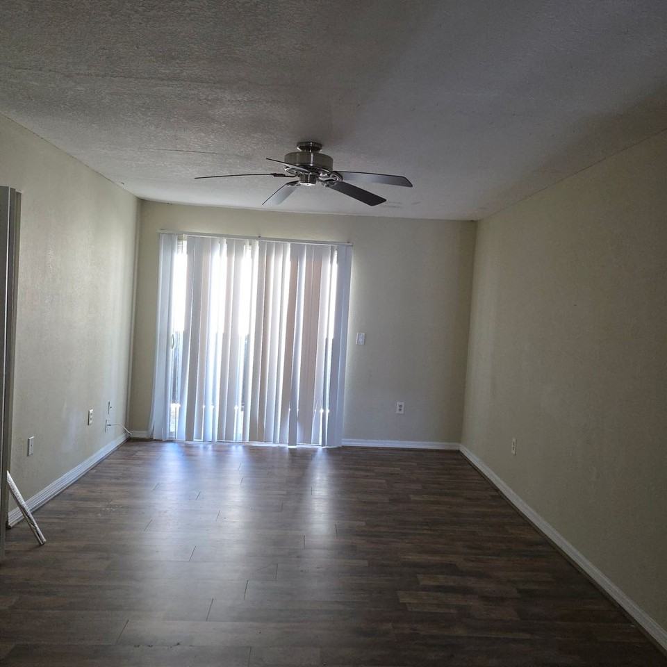 922 Lake Destiny Rd - Photo 3 of 17
