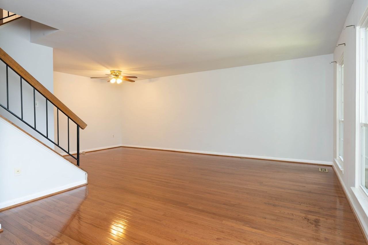 4683 Joanna Ct - Photo 3 of 39