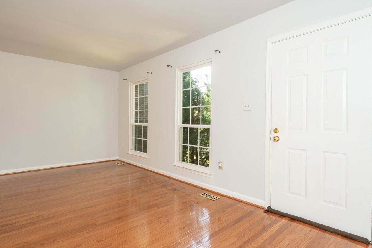 4683 Joanna Ct - Photo 4 of 39