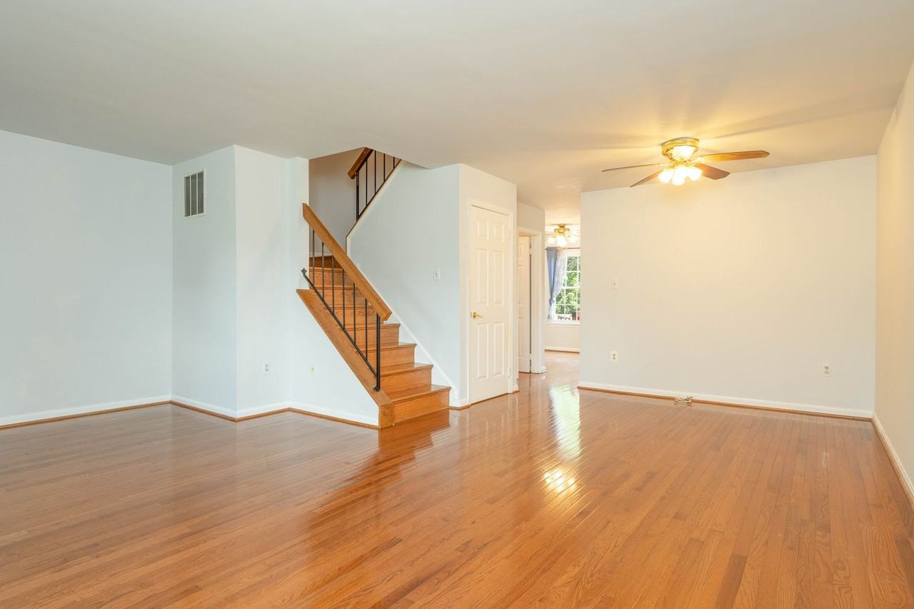 4683 Joanna Ct - Photo 5 of 39