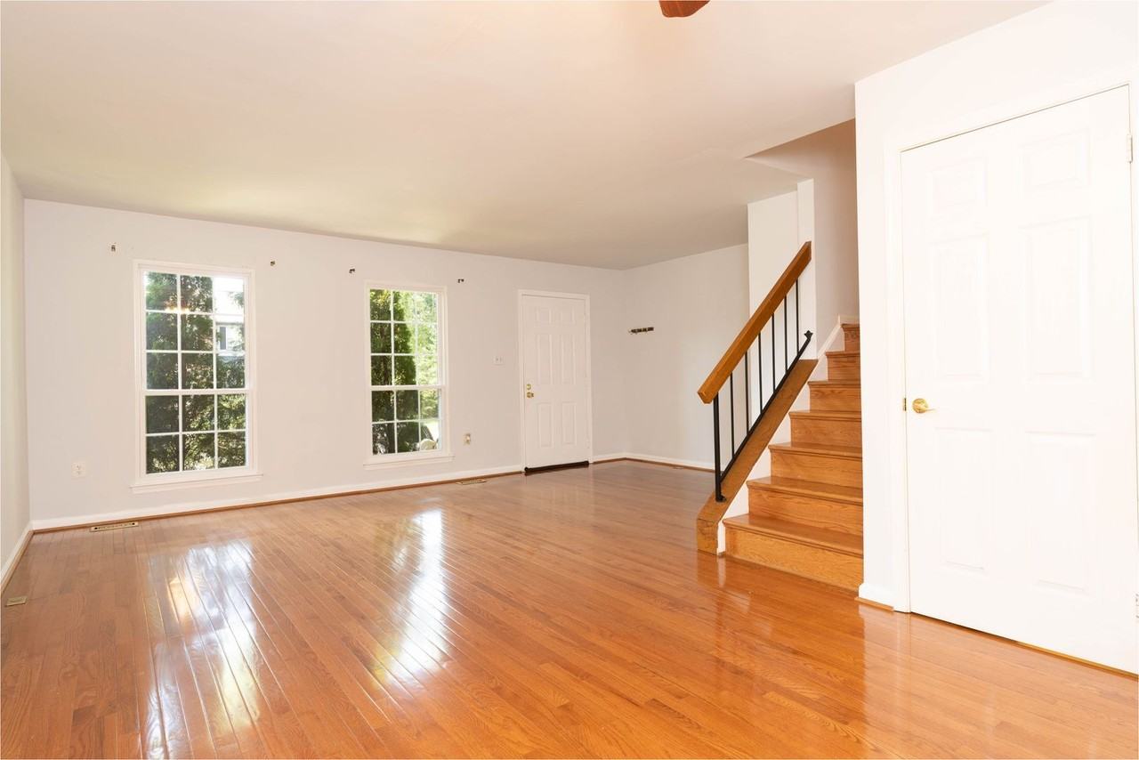 4683 Joanna Ct - Photo 6 of 39