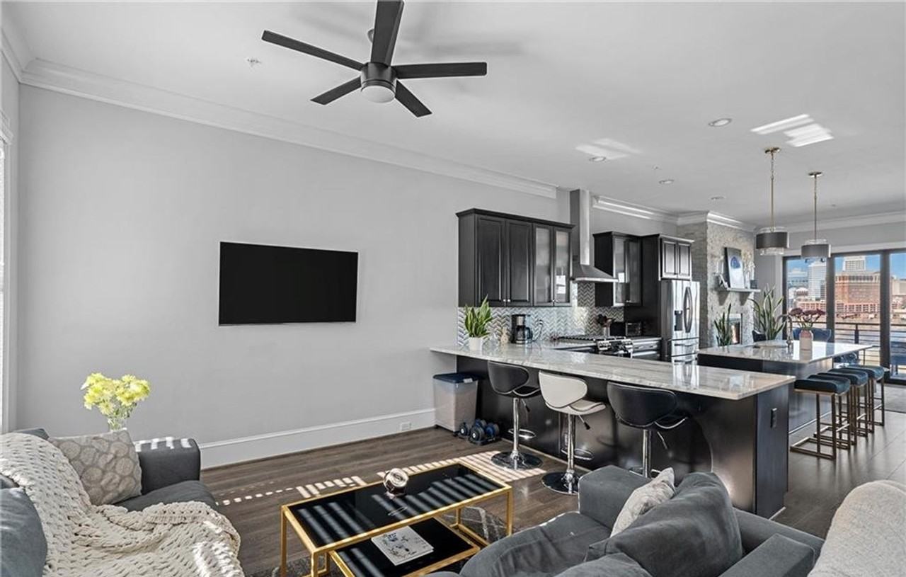 444 W 6th St - Photo 4 of 39