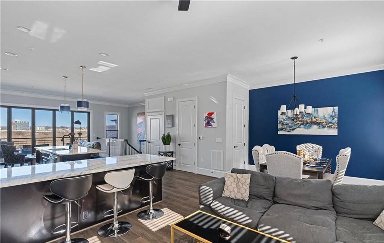 444 W 6th St - Photo 5 of 39