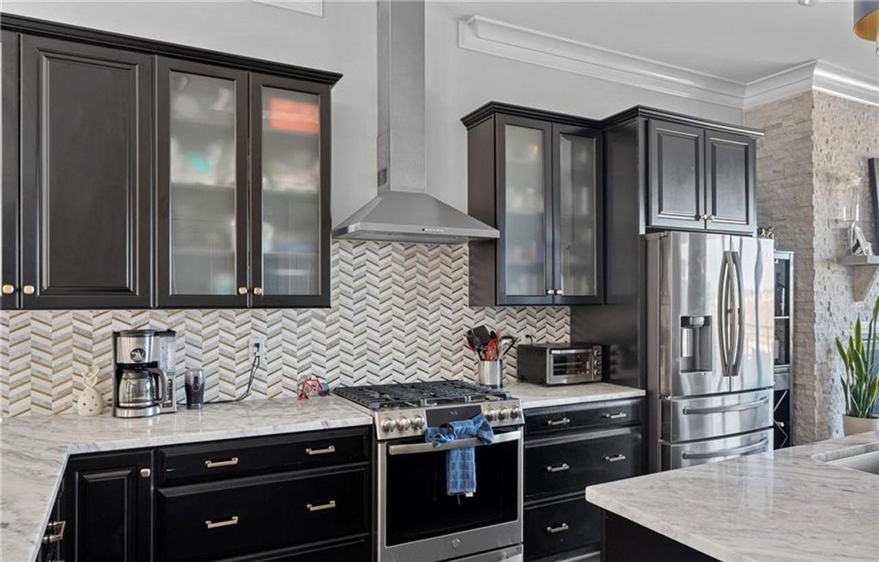 444 W 6th St - Photo 7 of 39