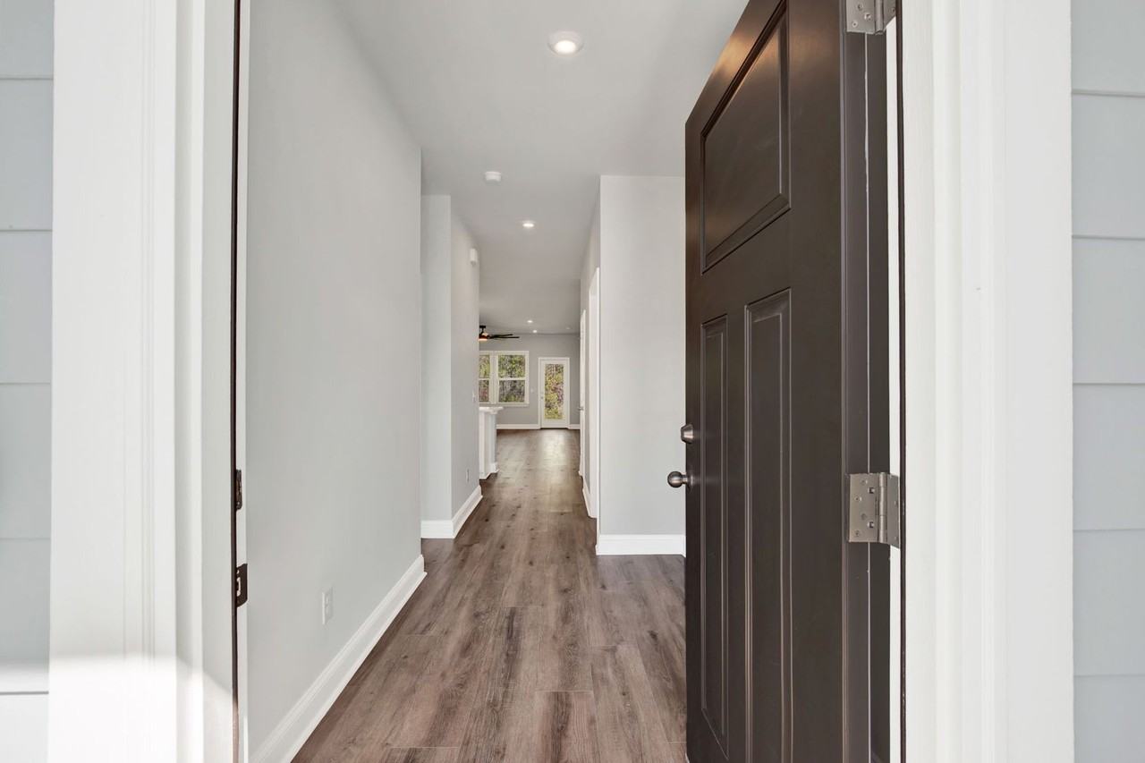 420 Monterey Loop - Photo 2 of 30