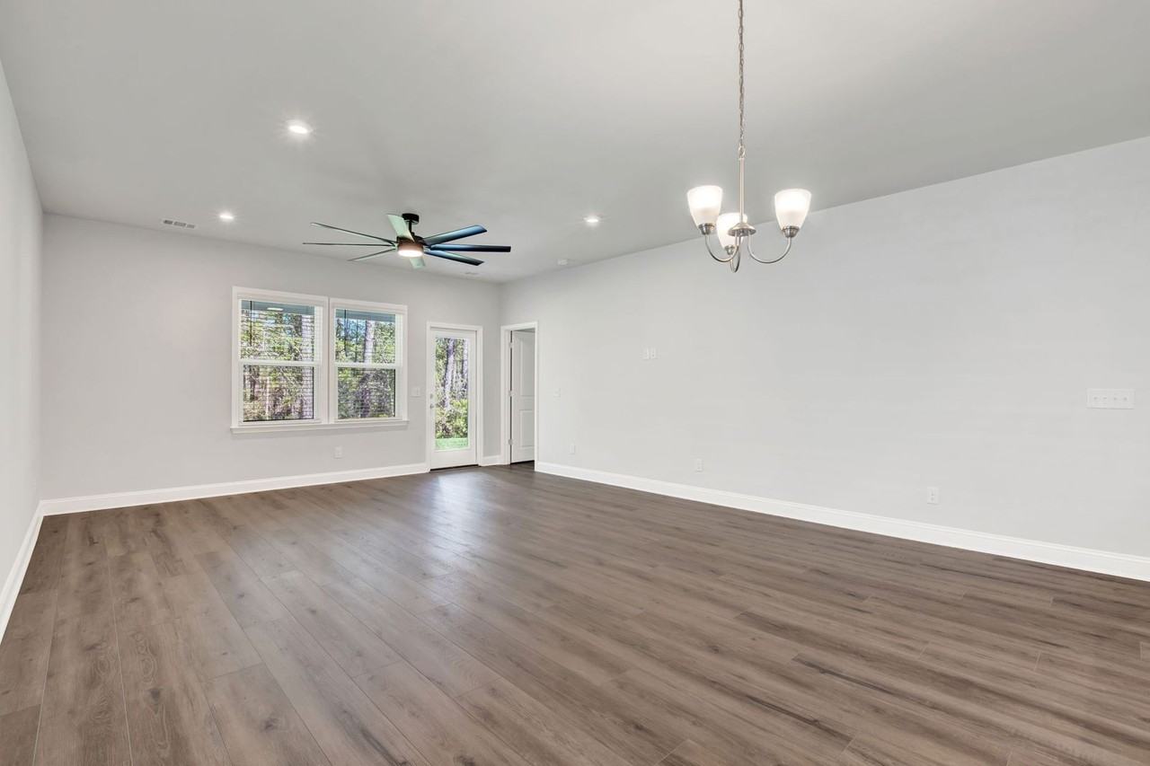 420 Monterey Loop - Photo 3 of 30