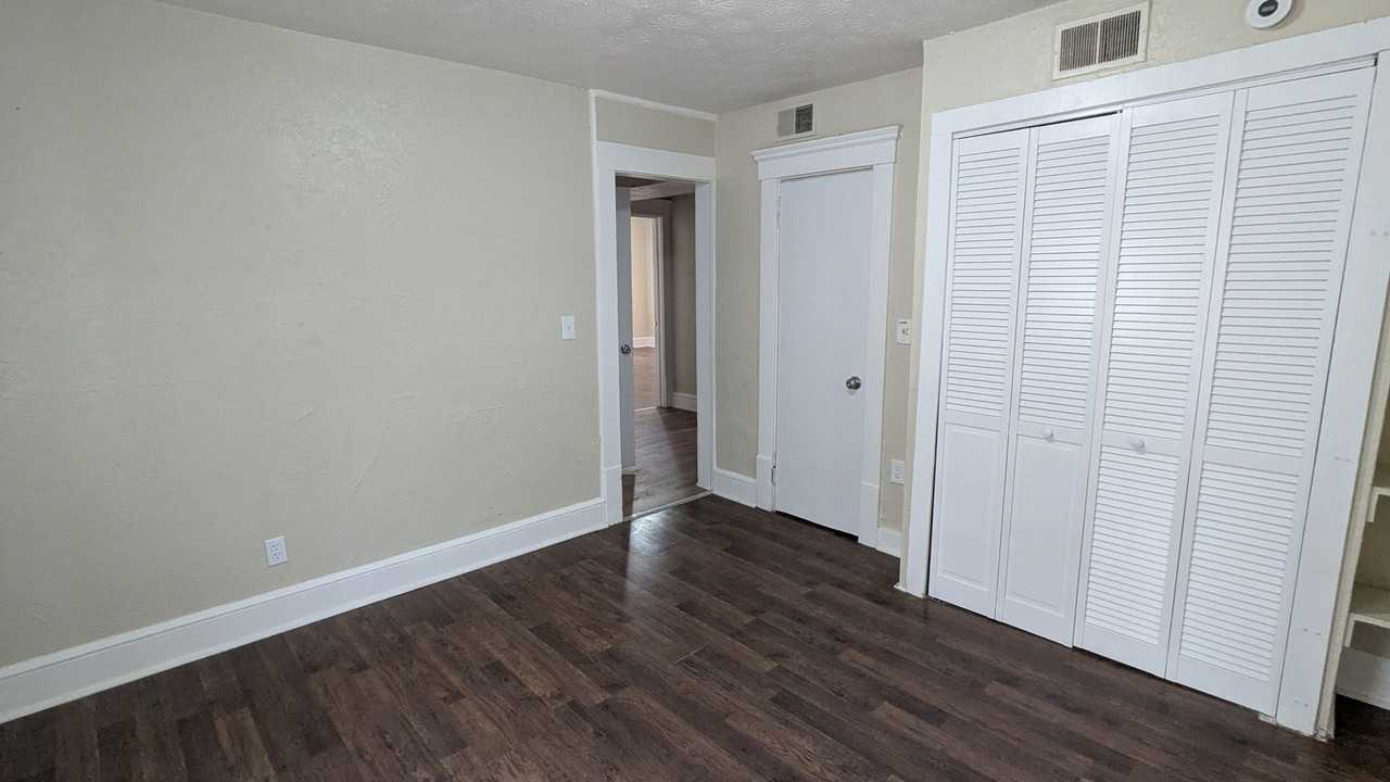 793 Boulevard St #2 - Photo 5 of 33