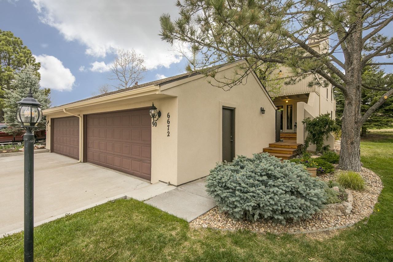 6672 Pinewood Dr - Photo 2 of 43