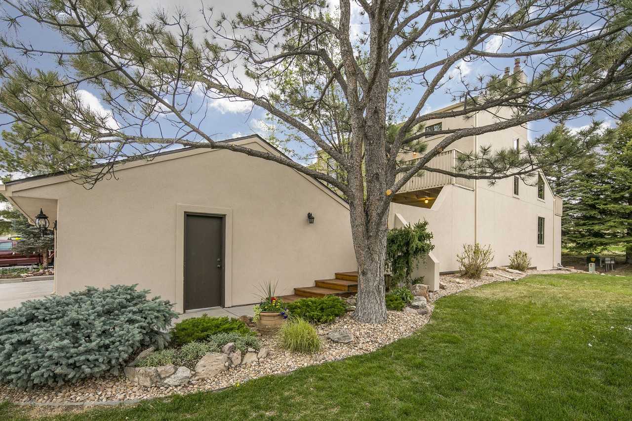 6672 Pinewood Dr - Photo 3 of 43